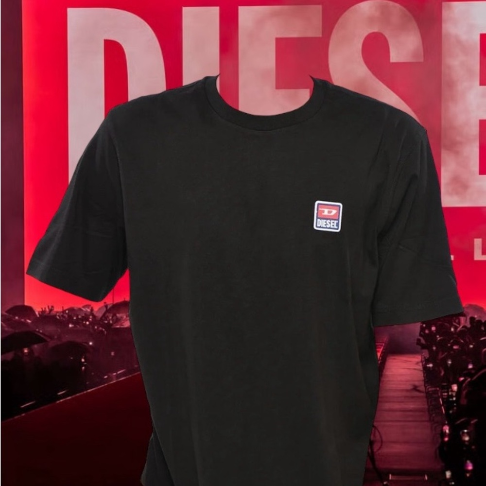 Diesel t-shirt with patch logo US L